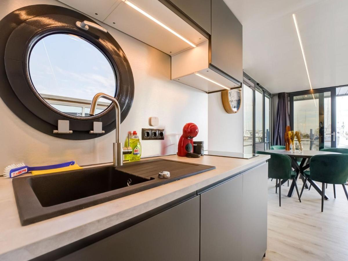 Hotel Beautiful Houseboat In Marina Of Volendam Exterior foto