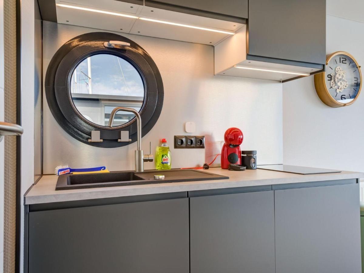 Hotel Beautiful Houseboat In Marina Of Volendam Exterior foto